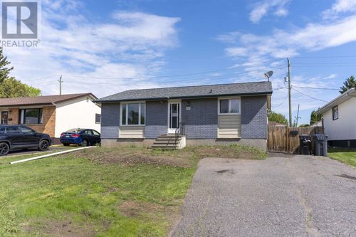 157 Newberry Cres, Thunder Bay, ON, P7C2E4 | Card Image