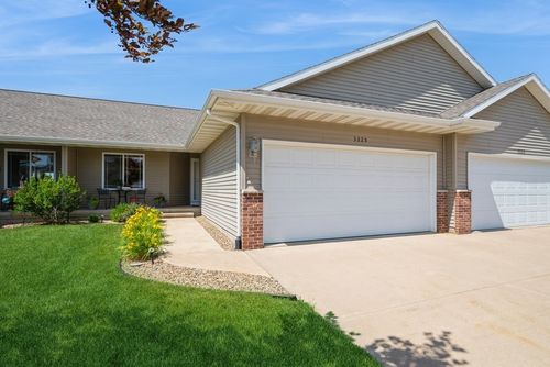 3225 Prairie Bend Cir, Marion, IA, 52302-4751 | Card Image
