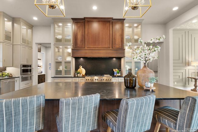 8170 Blue Oak, House other with 4 bedrooms, 5 bathrooms and null parking in Garden Ridge TX | Image 38