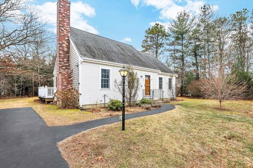 16 Mockingbird Ln, Marstons Mills, MA, 02648-1301 | Card Image