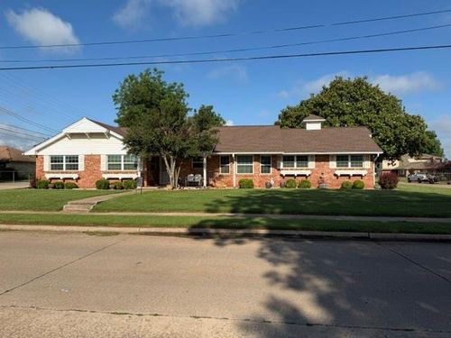 302 Sw 10th St, Lindsay, OK, 73052-5004 | Card Image