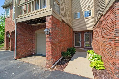 3037 Barclay Way, Ann Arbor, MI, 48105-9464 | Card Image