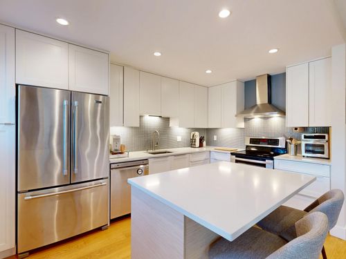 304-1528 Bowser Ave, North Vancouver, BC, V7P2Y3 | Card Image