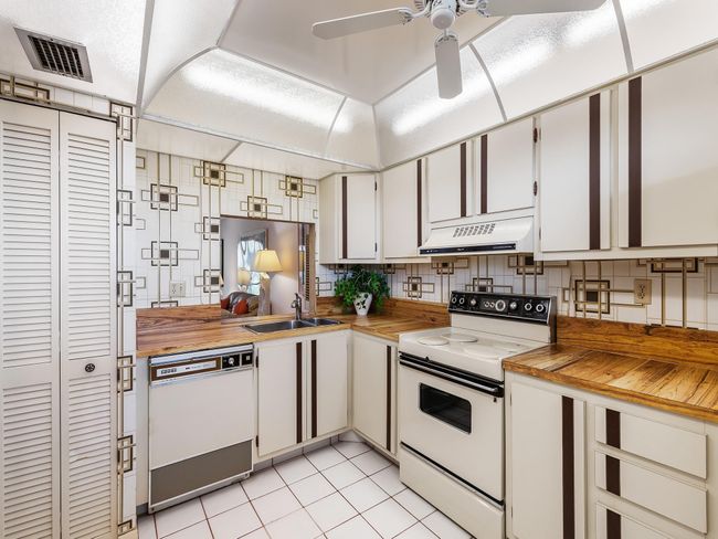 APT-606D - 3930 Inverrary Blvd, Condo with 2 bedrooms, 2 bathrooms and null parking in Lauderhill FL | Image 11