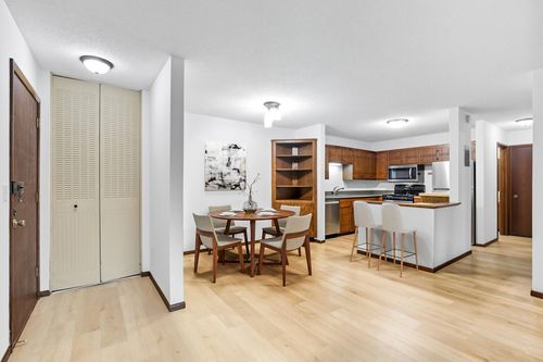 apt-206-3912 Foss Rd, Saint Anthony, MN, 55421-4587 | Card Image