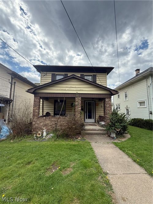 524 Garden Way, Weirton, WV, 26062-4821 | Card Image