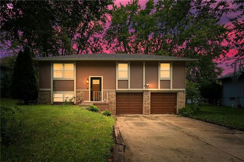 317 Sw Shamrock Pl, Blue Springs, MO, 64014-4840 | Card Image