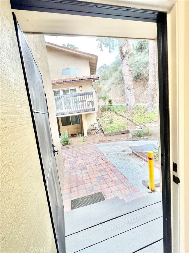 64 Avalon Terrace Rd, Condo with 2 bedrooms, 3 bathrooms and 1 parking in Avalon CA | Image 7