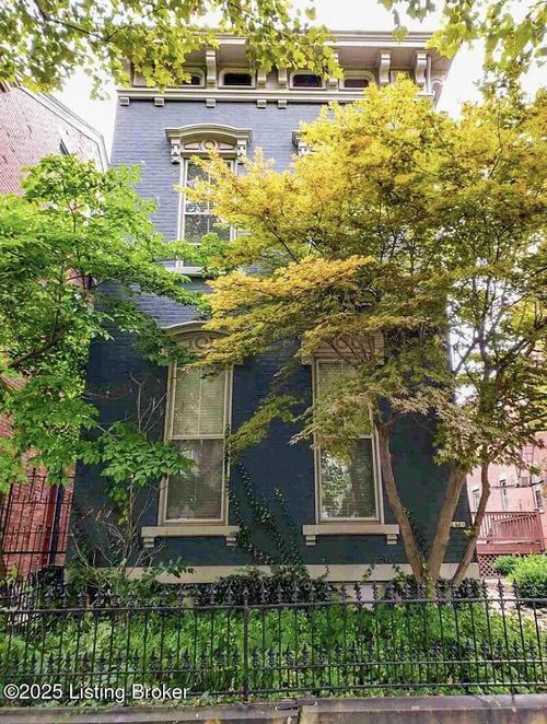 1406 Greenup St, Covington, KY, 41011-3439 | Card Image