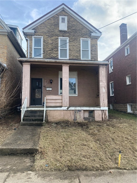 7th St, Jeannette, PA 15644