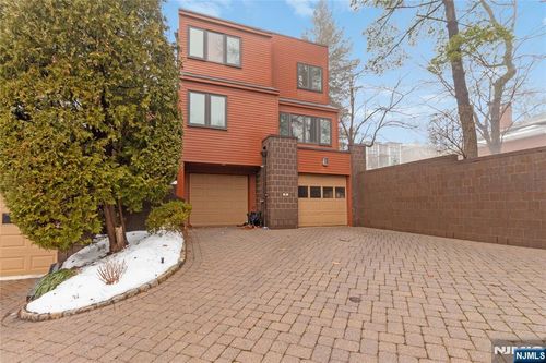 55 Hidden Ledge Rd, Englewood, NJ, 07631-5124 | Card Image