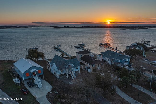 943 Chadwick Shores Dr, House other with 4 bedrooms, 4 bathrooms and null parking in Sneads Ferry NC | Image 4