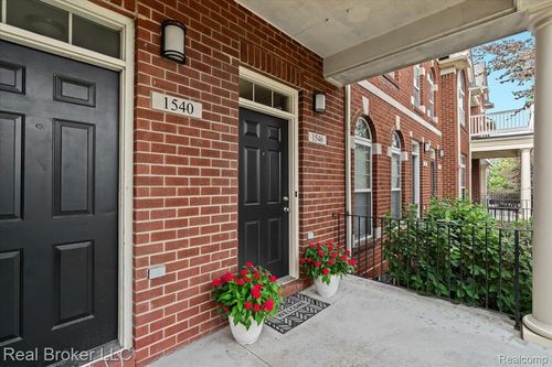 1546 Devon Ln, Troy, MI, 48084-7052 | Card Image