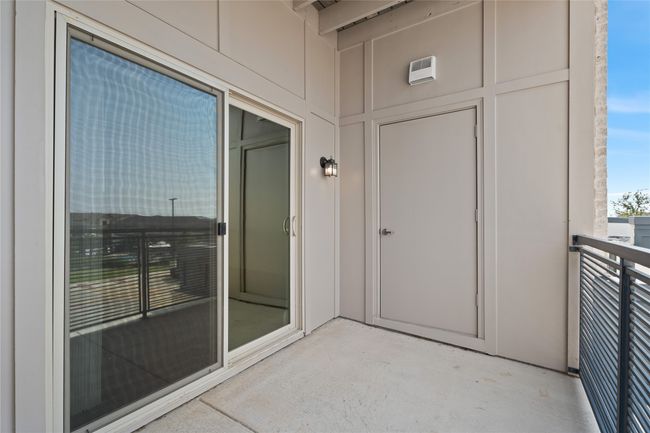 Balcony | Image 16