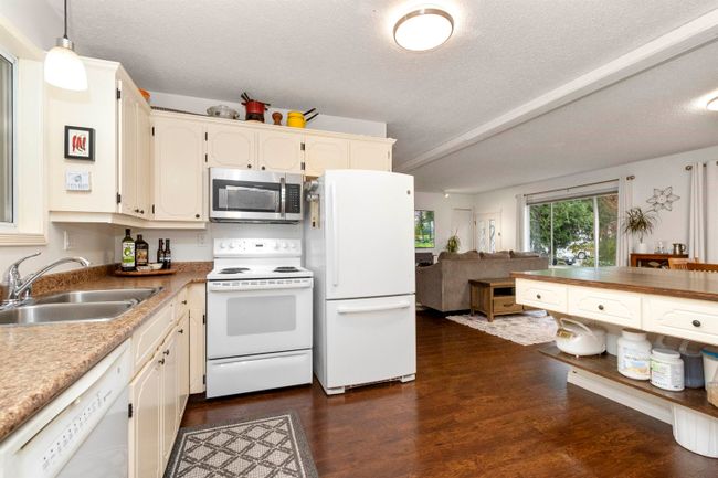 45312 Crescent Drive, House other with 3 bedrooms, 1 bathrooms and 6 parking in Chilliwack BC | Image 13
