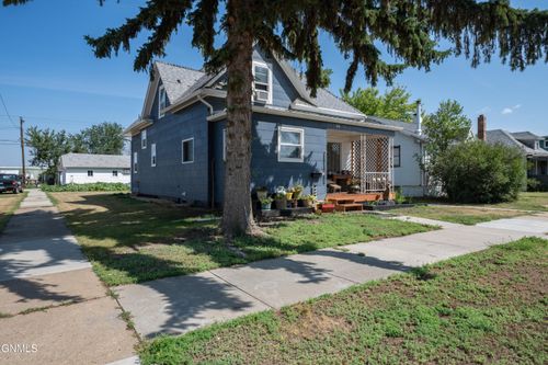 46 1st St Sw, Dickinson, ND, 58601-5529 | Card Image