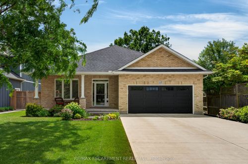 17 Diana Drive, Niagara on the Lake, ON, L0S1T0 | Card Image
