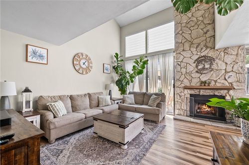 35-20931 Judah Ln, Newhall, CA, 91321-3151 | Card Image