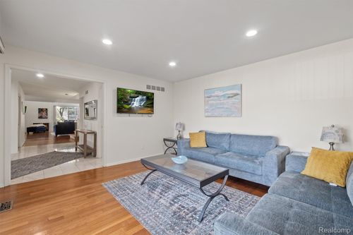 7114 Pebble Park Dr, West Bloomfield, MI, 48322-3505 | Card Image