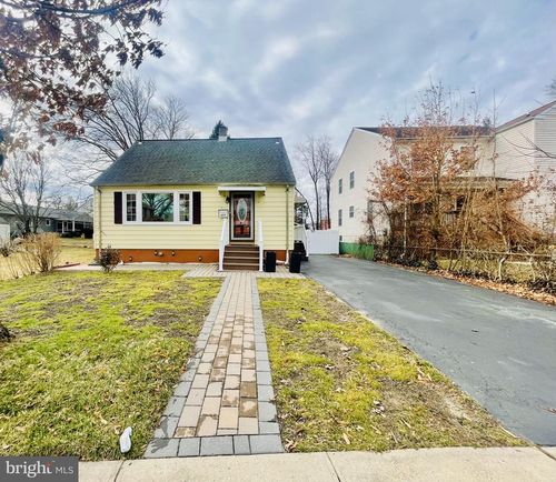 311 2nd Ave, HIGHTSTOWN, NJ, 08520-4215 | Card Image