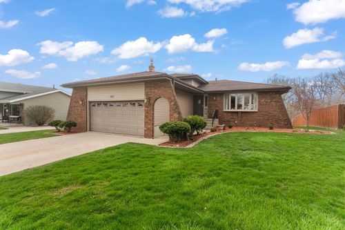 847 Appletree Dr, Schererville, IN, 46375-2230 | Card Image