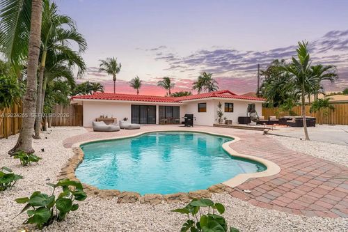 5250 Ne 15th Ave, Fort Lauderdale, FL, 33334-5802 | Card Image
