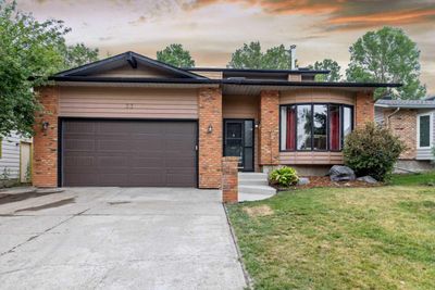 33 Sunhaven Close Se, House detached with 5 bedrooms, 3 bathrooms and 4 parking in Calgary AB | Image 1