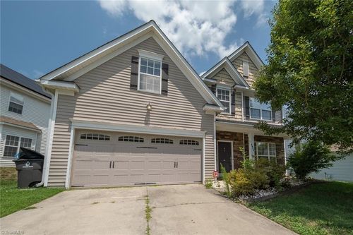 4949 Old Towne Village Cir, Pfafftown, NC, 27040-9805 | Card Image