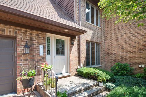 22-22 Kings Ct, Westchester, IL, 60154-5632 | Card Image