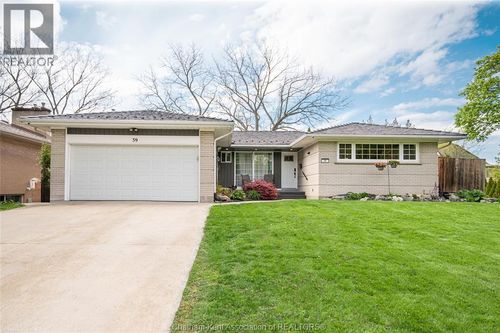 39 Chippewa Dr, House with 5 bedrooms, 3 bathrooms and null parking in Chatham ON | Card Image