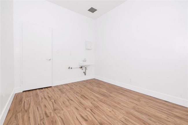 Patient exam room #1. | Image 7