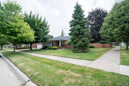 3320 Middlefield Dr, Trenton, MI, 48183-3543 | Card Image