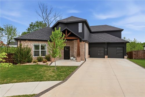 302 Sw Gunison Cv, Bentonville, AR, 72712-3261 | Card Image