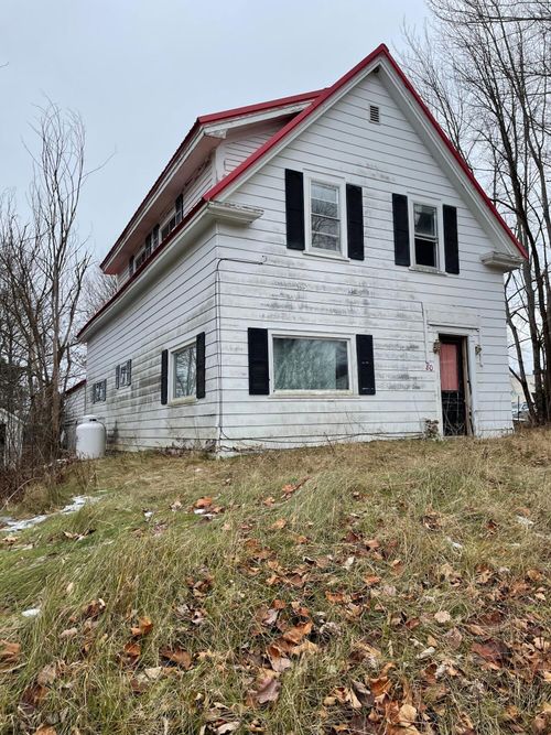 80 Monroe St, Calais, ME, 04619-1733 | Card Image