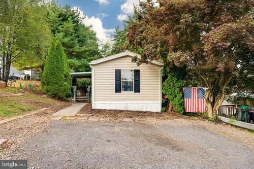 805 3rd Street Ext, HAMBURG, PA, 19526-8961 | Card Image