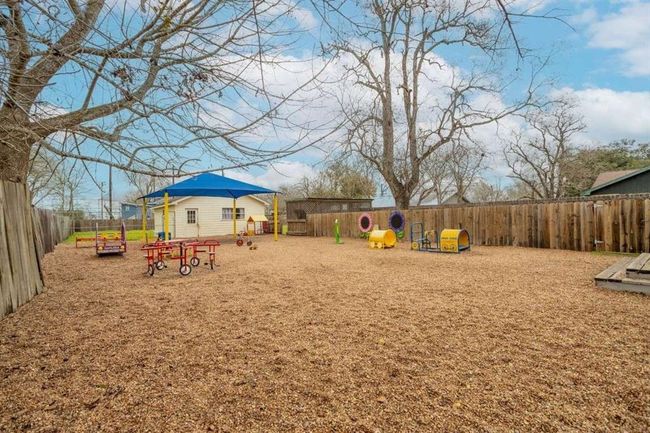402 W Converse St, House other with 5 bedrooms, 1 bathrooms and null parking in Weimar TX | Image 11
