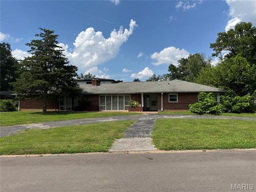 101 Stoneyside Ln, Olivette, MO, 63132-4123 | Card Image