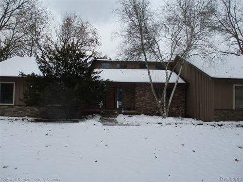 9102 Lake Crest Dr, Whitmore Lake, MI, 48189-9730 | Card Image