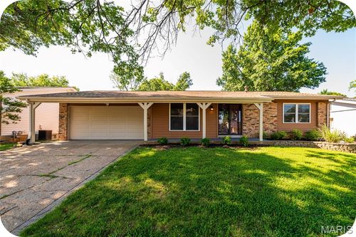 830 Westrun Drive, Ballwin, MO, 63021 | Card Image