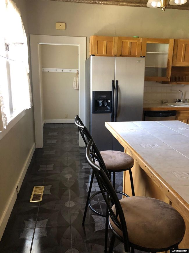 211 8 Th St, House other with 6 bedrooms, 3 bathrooms and null parking in Sinclair WY | Image 5