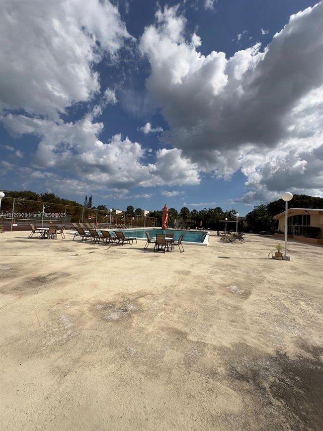 APT-2N - 500 Executive Center Dr, Condo with 2 bedrooms, 2 bathrooms and null parking in West Palm Beach FL | Image 13