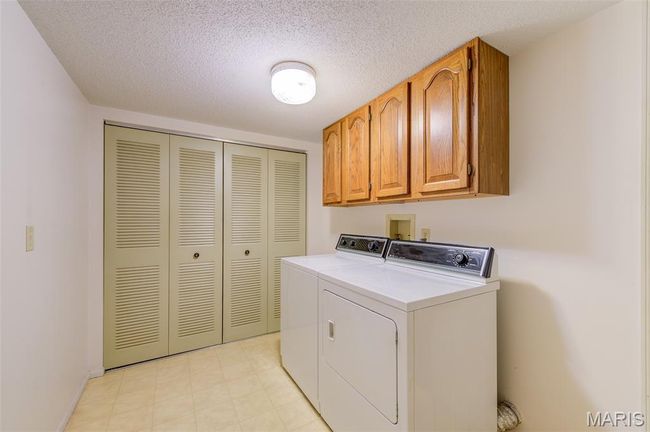Main level laundry room | Image 26