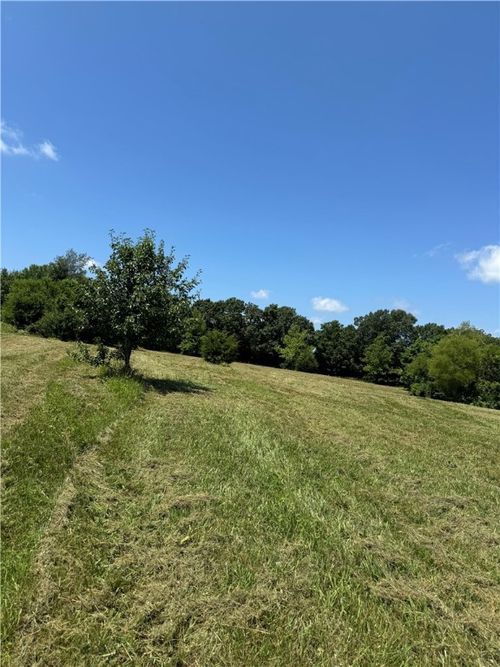 24 Blockade Village North, Seligman, MO, 65745 | Card Image