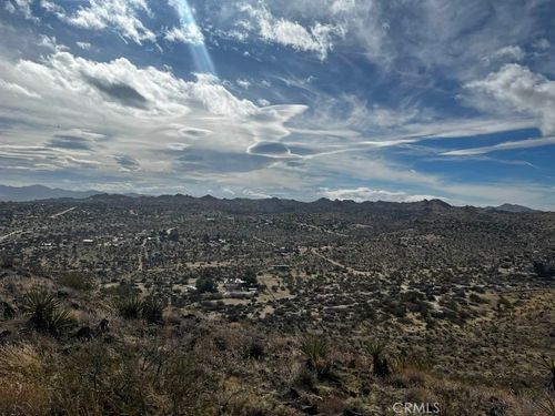 56365 Terra Vista Dr, Yucca Valley, CA, 92284-1913 | Card Image