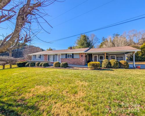 39 Hawthorne Ln, Burnsville, NC, 28714-8121 | Card Image