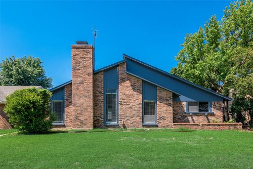 2814 Meadow Park Dr, Garland, TX, 75040-1936 | Card Image