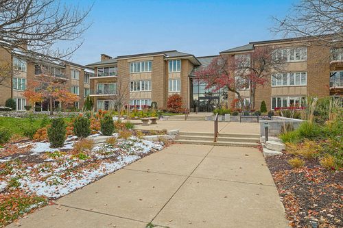 apt-b301-1 Oak Brook Club Dr, Oak Brook, IL, 60523-8606 | Card Image