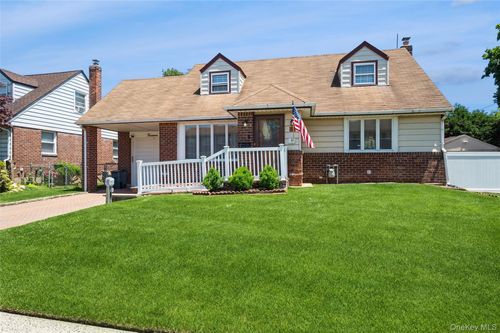 14 Cary Rd, New Hyde Park, NY, 11040-3705 | Card Image