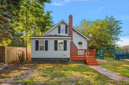 108 Oakwood St, Holly, MI, 48442-1330 | Card Image