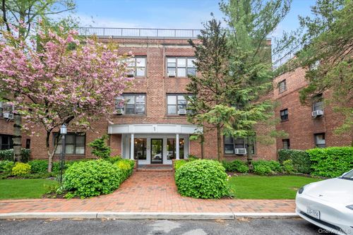 2e-1 Town House Pl, Great Neck, NY, 11021-3219 | Card Image